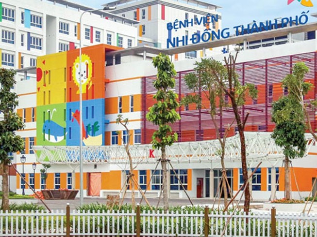 Xây bệnh viện, chưa thể giảm quá tải!