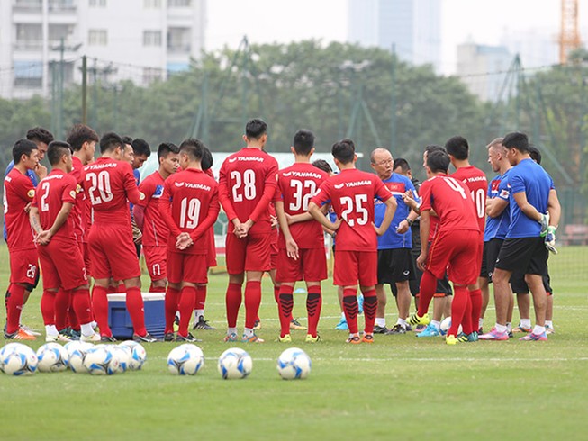 Loại 5 cầu thủ, thầy Park còn những băn khoăn