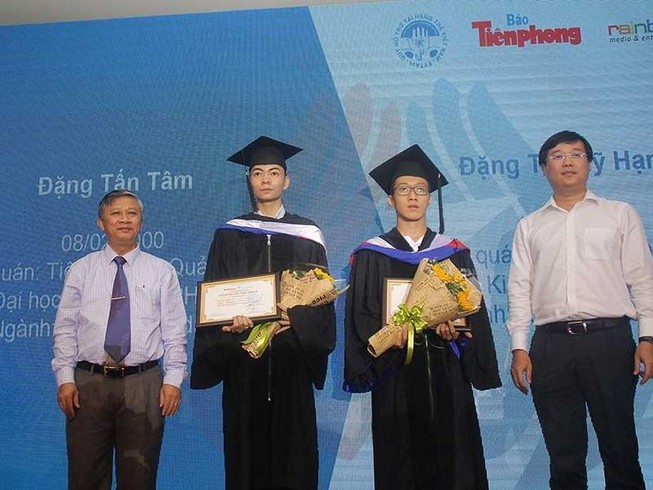 Vinh danh 65 SV tại chương trình ‘Nâng bước thủ khoa 2018’