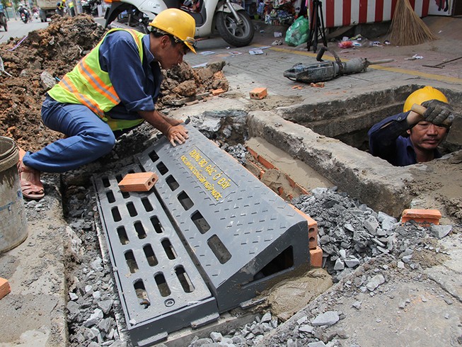 TP.HCM sắp thay đại trà hố ga thông minh