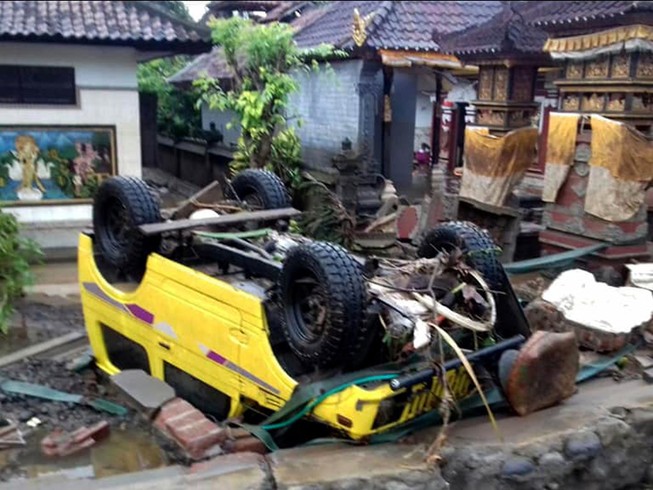 Indonesia: Vì sao núi lửa lại gây sóng thần làm 222 người chết