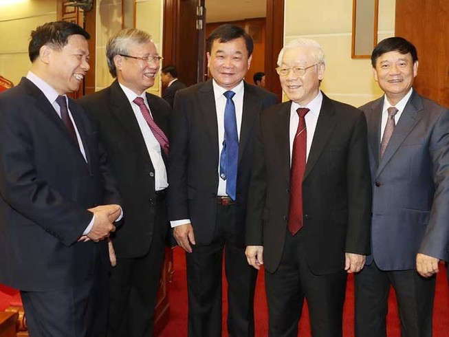 Trung ương lấy phiếu tín nhiệm Bộ Chính trị, Ban Bí thư