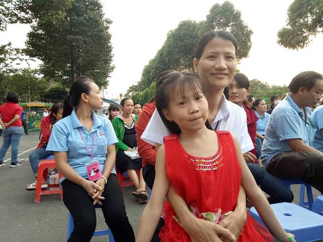 Có tấm vé nghĩa tình, Tết này con về thăm ngoại