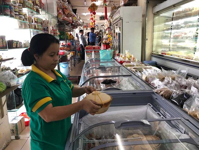 Món ngon, lạ nổi tiếng đổ về TP.HCM đón Tết
