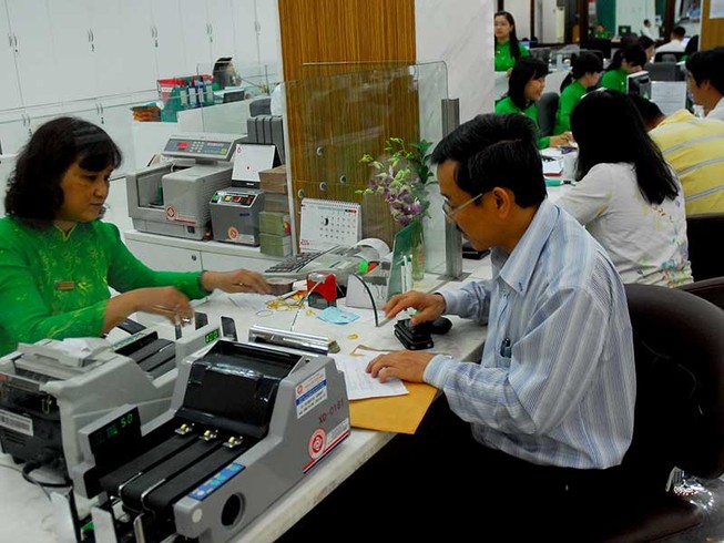 Lãi suất ‘nhảy múa’ khi siết van tín dụng bất động sản