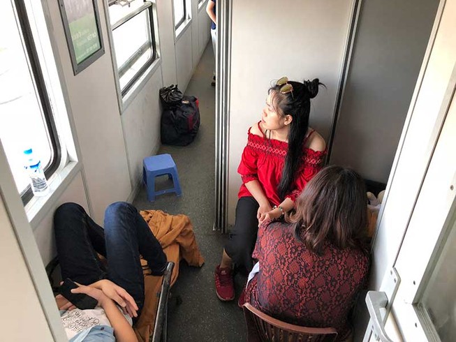 Rùng mình với chuyến tàu đầu năm mới