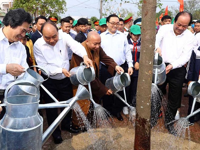 Mỗi gia đình trồng một cây, tạo nét đẹp mới của Hà thành