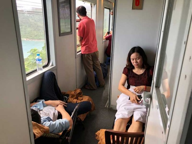 ‘Khách đi tàu chỉ nằm hành lang vào buổi tối’