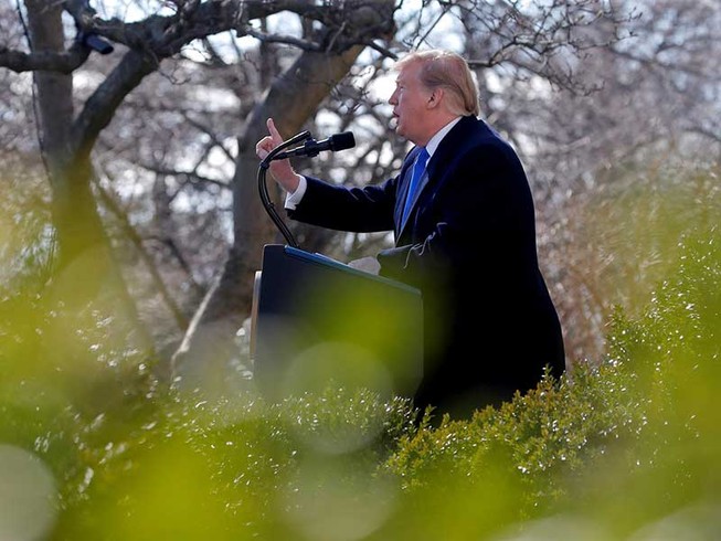 Sóng gió bủa vây ‘bức tường biên giới’ của ông Trump