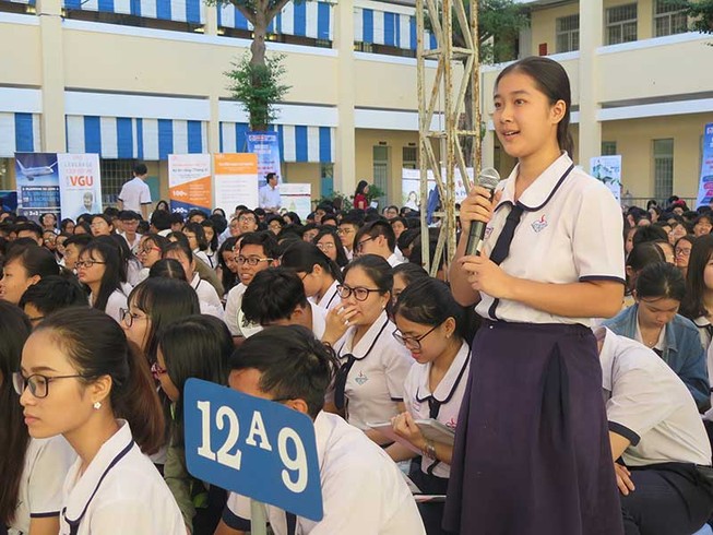 Siết đầu vào nhóm ngành sức khỏe: Vừa ủng hộ vừa lo