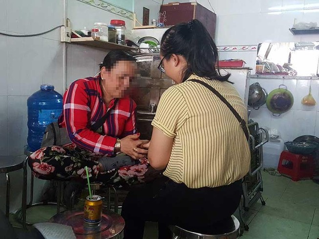 Gần chùa, nhà nhà đua nhau coi bói