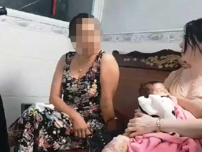 Muốn chủ tịch phường trả con thì phải kiện