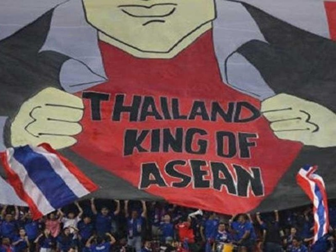 Bóng đá Thái Lan và bài ‘lấy mỡ nó rán nó’