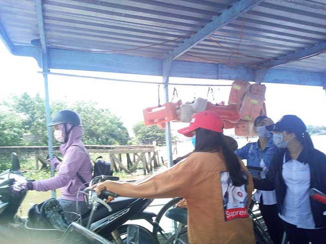 Xử phạt người không mặc áo phao rất khó
