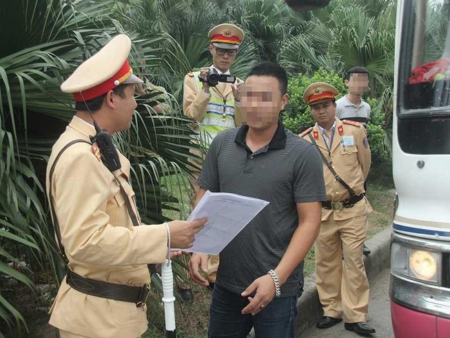 Đề xuất phạt chủ xe không sang tên: Có cần thiết?