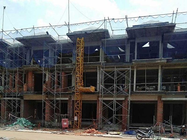 110 nhà liên kế xây ‘chui’: Ai chịu trách nhiệm?