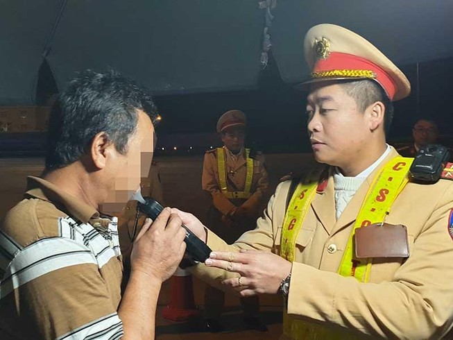 Có nên tước bằng lái vĩnh viễn tài xế nghiện ma túy?