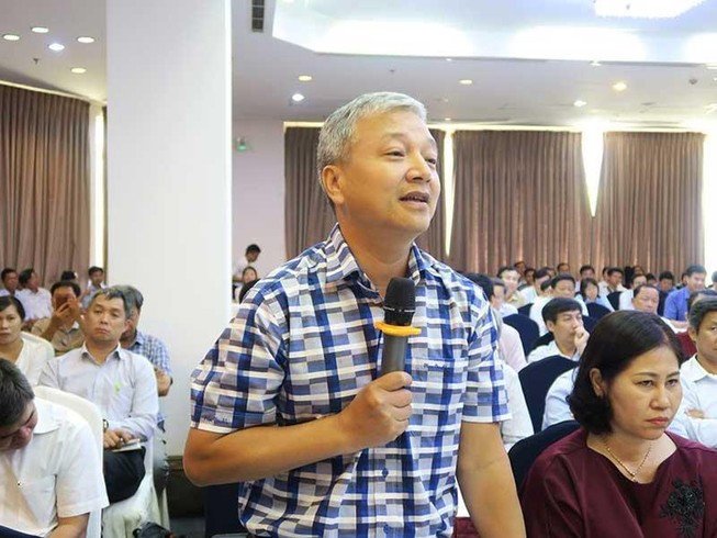 Nằm liệt giường, vẫn đứng tên hành nghề y