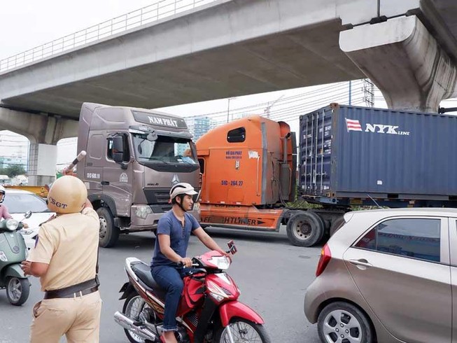 Đau tim khi đi qua cụm cảng Trường Thọ