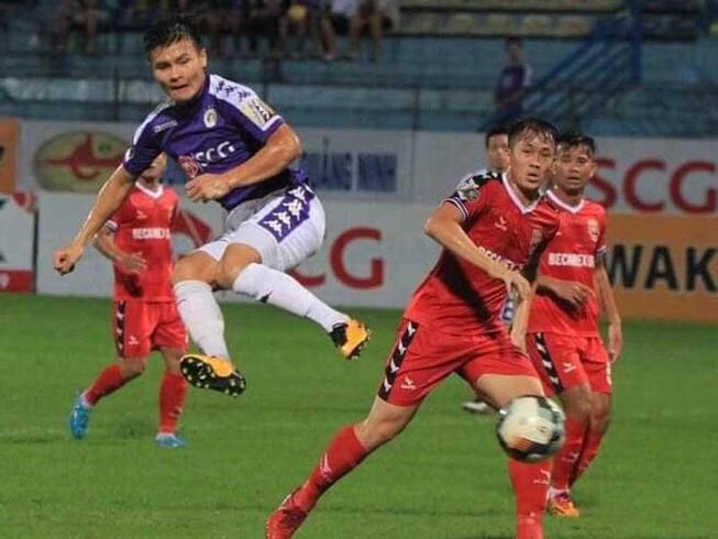 Công Phượng ra sân ở Bỉ, Quang Hải vẫn chơi V-League