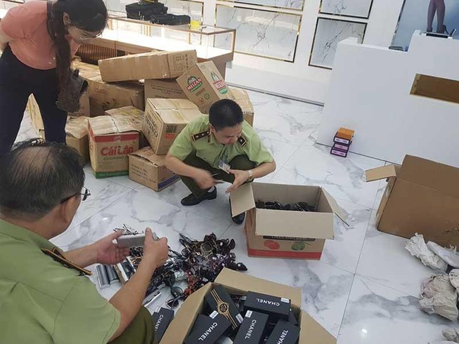 Trung Quốc phá giá tiền, hàng Việt ‘ngồi trên lửa’