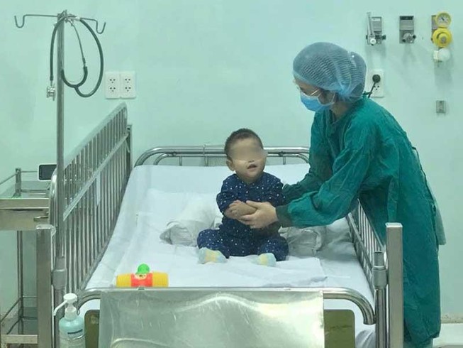 Ca ghép gan thần kỳ giữa ông và cháu
