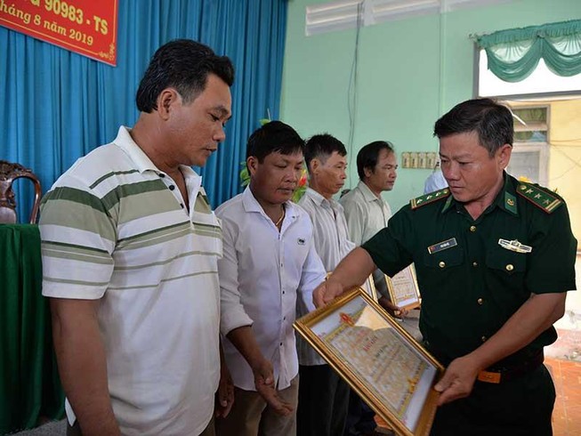 Chuyện về nhóm thuyền viên cứu sống 22 ngư dân Philippines