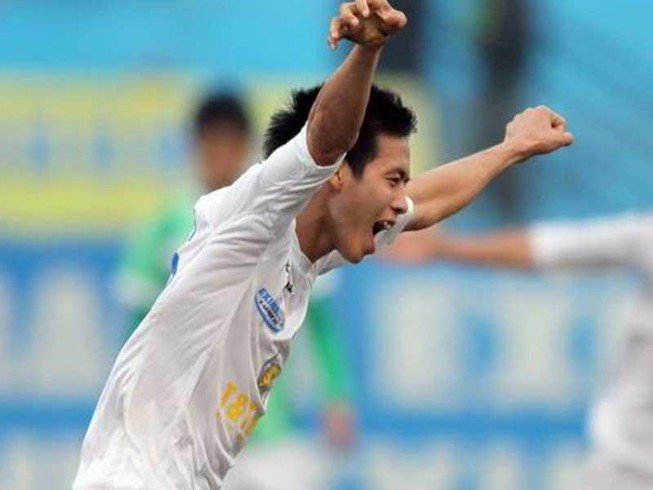 Hà Nội vào chung kết AFC Cup nhờ cú đúp của Văn Quyết