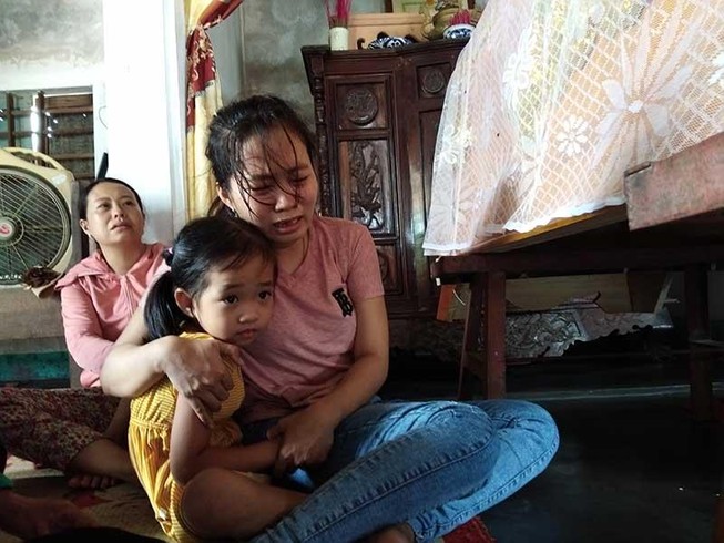 ‘Cha đi cứu người, vấp đá chết rồi!’