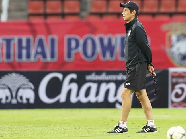 Fan Thái ủng hộ HLV Akira Nishino