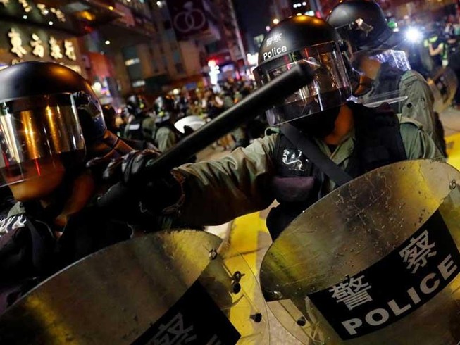 Hong Kong: Trung Quốc nói không ngồi yên nếu Mỹ can thiệp