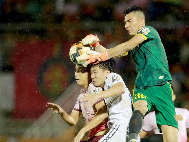 Lo trụ hạng, HA Gia Lai vẫn muốn ngăn Hà Nội