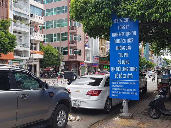 Thu phí đỗ ô tô: Chủ trương đúng, nhưng…
