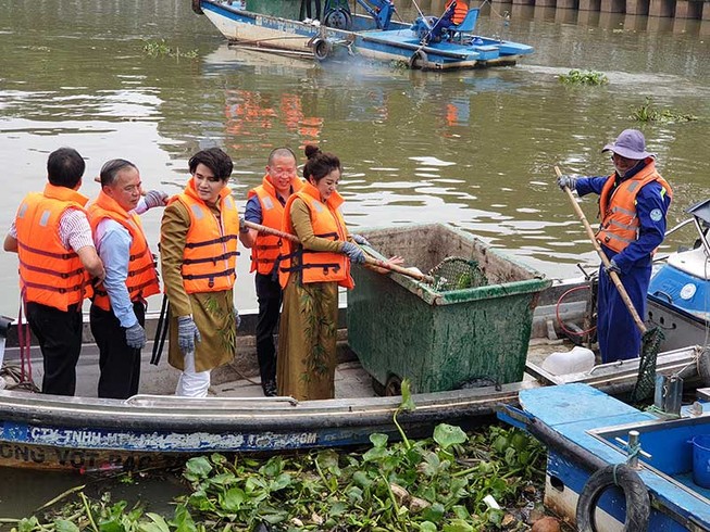 Rinh tiền khi ‘Nói không với rác thải nhựa’