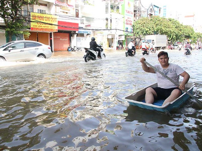 Cần Thơ ngập lai láng trong trận triều lịch sử