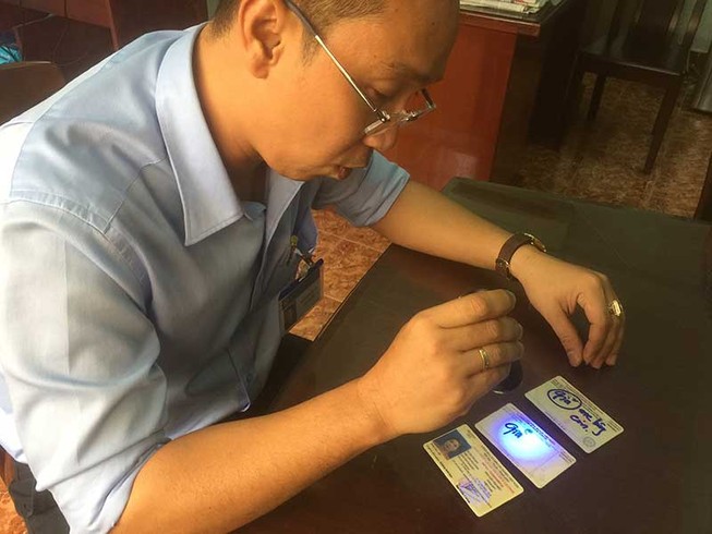 Nạn bằng lái giả ‘anh bế em’ bùng phát