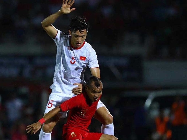 Tí hon và người khổng lồ