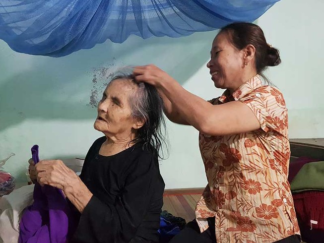 Nhận người dưng mù lòa về phụng dưỡng