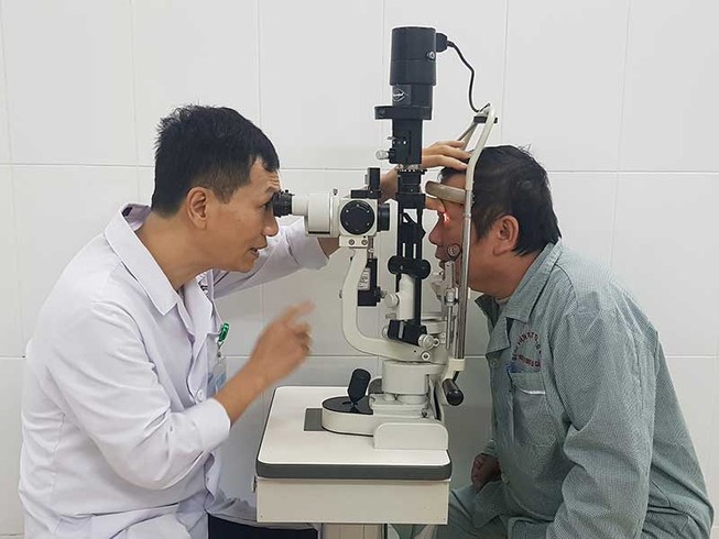 Lạm dụng thuốc, nhiều người trẻ bị đục thủy tinh thể