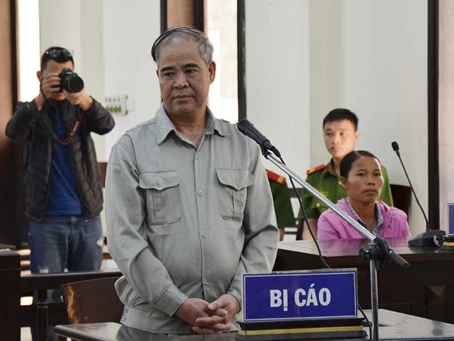 Cựu hiệu trưởng xâm hại tình dục nam sinh bị 8 năm tù