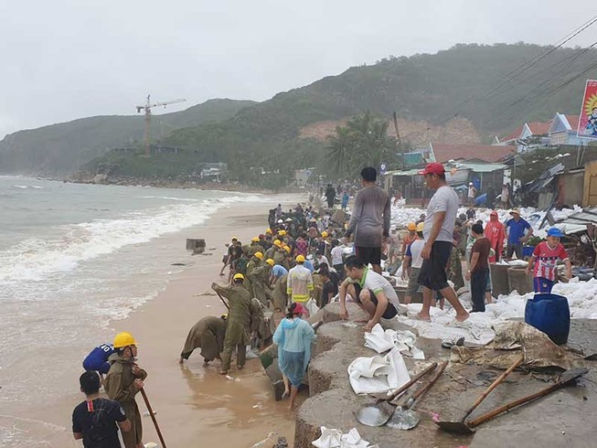 Hỗ trợ người dân xây nhà mới sau bão số 5
