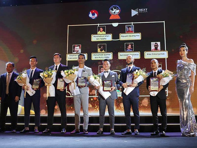 Ông Park và Quang Hải nhận giải AFF Awards