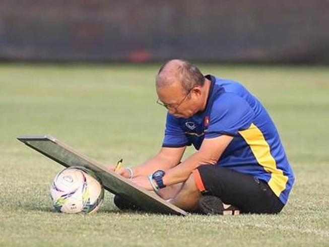 Thầy Hàn có công, làng bóng Việt chẳng phụ