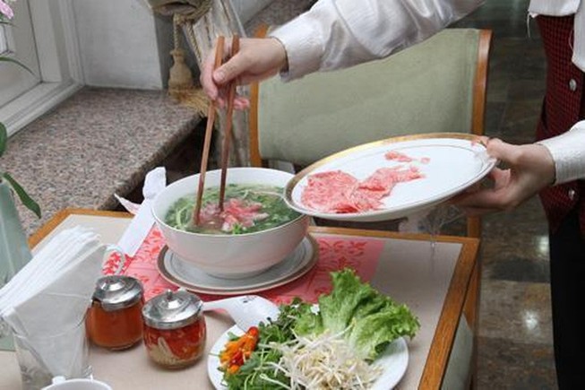 Choáng váng vì giá bún bò, bánh mì… ‘nhảy múa’ theo giá heo