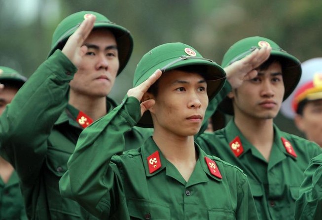 Vợ sắp sinh con, có được hoãn nghĩa vụ quân sự?
