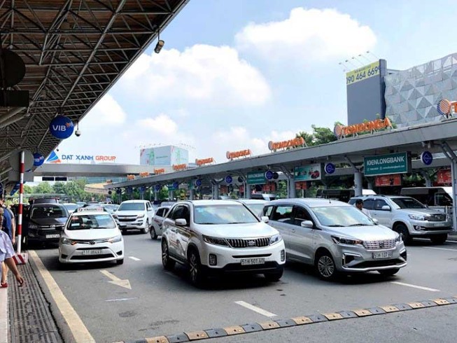 Lo ngại tắc đường từ việc miễn phí xe vào sân bay 10-15 phút