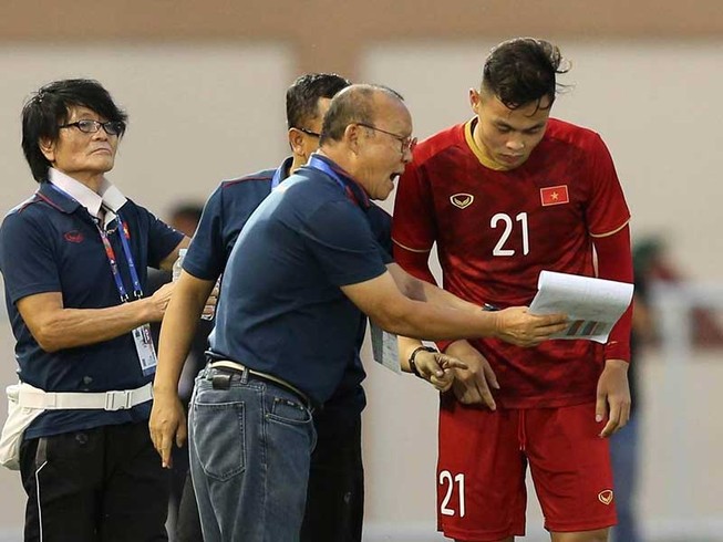 ‘Chén sành chọi chén kiểu’