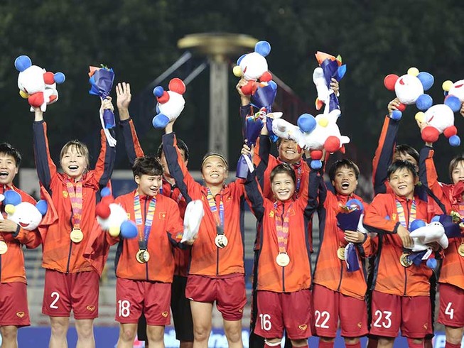 Sau ‘mưa’ vàng là ‘bão’ tiền thưởng