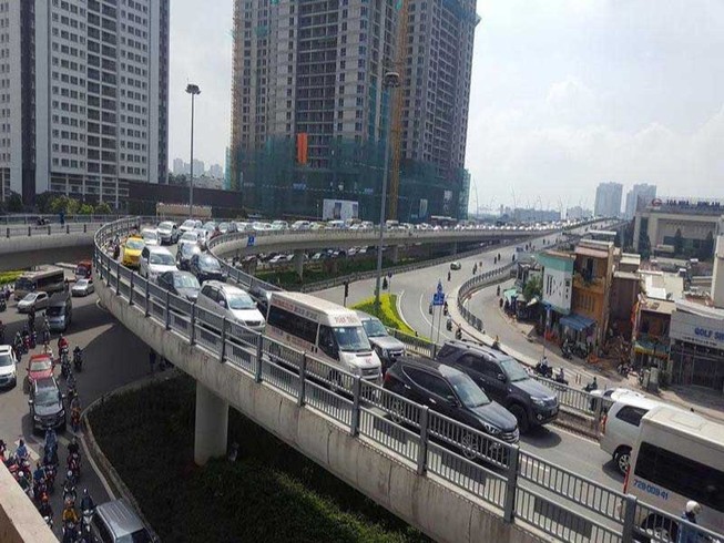 Tiếp tục phân luồng giao thông để làm đường Nguyễn Hữu Cảnh