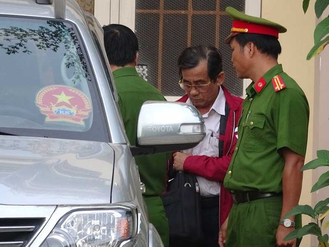 Khởi tố cựu chủ tịch TP Phan Thiết và năm người khác